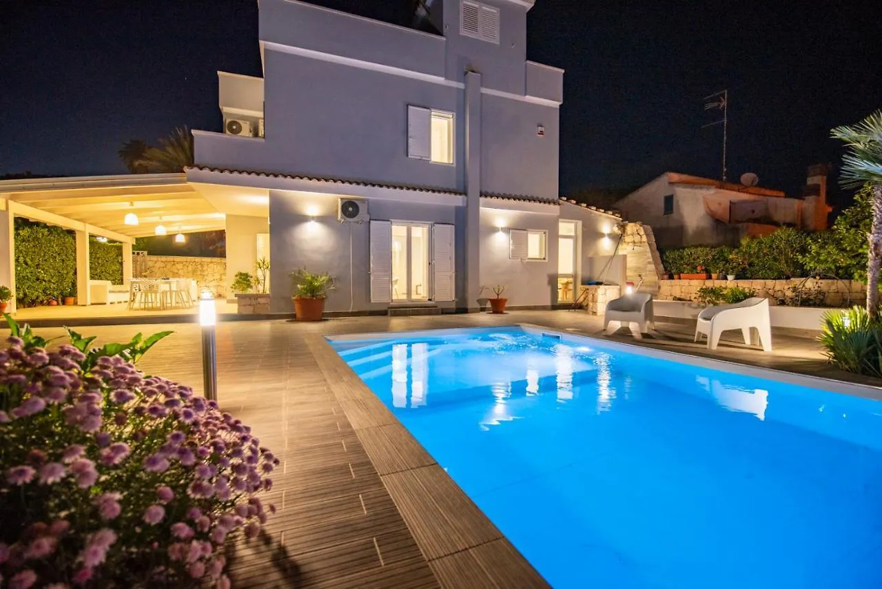 Villa Lucilla Charming House - Fontane Bianche