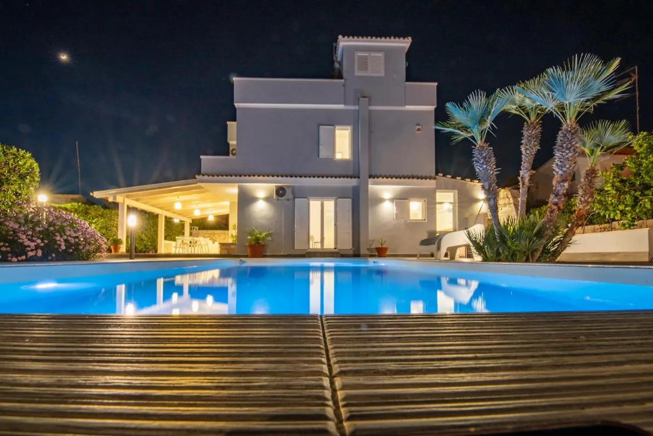 Holiday home Villa Lucilla Charming House - Fontane Bianche